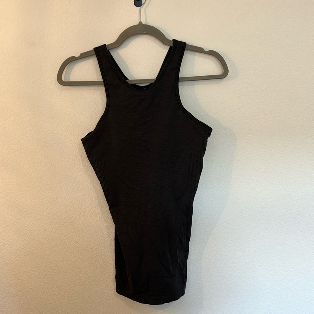 Black lululemon tank